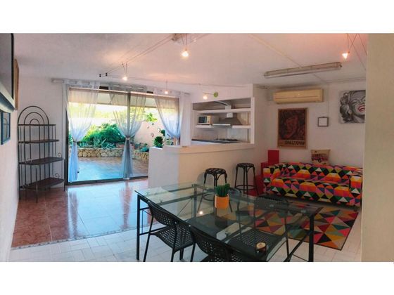 Foto 1 de Piso en alquiler en Cala Vedella - Cala Tarida - Cala Conta de 2 habitaciones con terraza y muebles