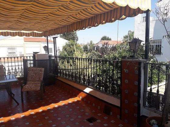 Foto 1 de Venta de casa adosada en calle Salto de Alvarado Sevilla de 4 habitaciones con terraza y garaje