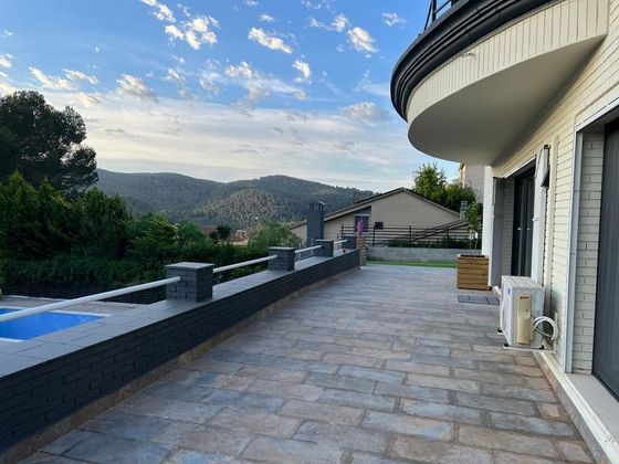 Foto 1 de Xalet en venda a Corbera de Llobregat de 5 habitacions amb terrassa i piscina