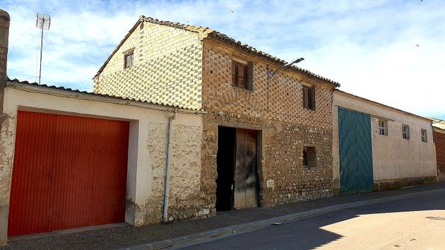 Foto 2 de Venta de casa adosada en Osera de Ebro de 5 habitaciones con jardín