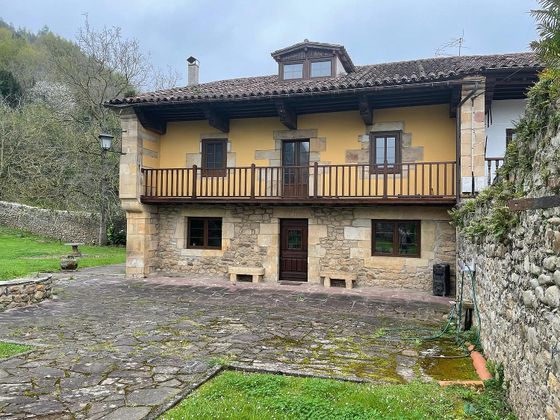 Foto 2 de Casa en venda a Corvera de Toranzo de 7 habitacions amb terrassa i garatge