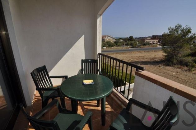 Foto 2 de Alquiler de piso en Montsià de Mar de 2 habitaciones con terraza y piscina