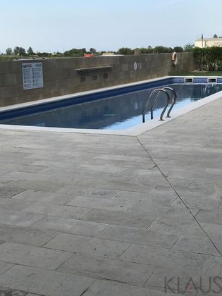 Foto 2 de Venta de piso en Deltebre de 3 habitaciones con terraza y piscina
