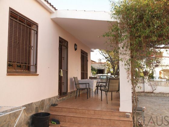 Foto 1 de Venta de chalet en Montsià de Mar de 5 habitaciones con terraza y jardín