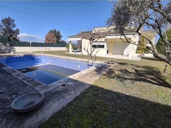 Foto 1 de Casa en venda a Aiguaviva de 5 habitacions amb terrassa i piscina