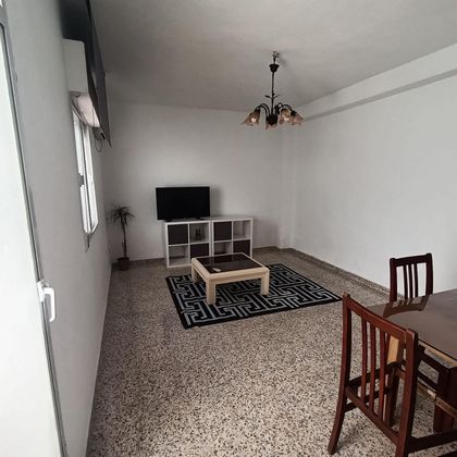 Foto 1 de Alquiler de casa en Avda. De los Ogíjares de 3 habitaciones con muebles y calefacción