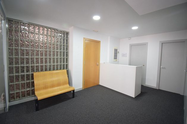 Foto 1 de Oficina en alquiler en Eixample Nord – La Devesa con aire acondicionado