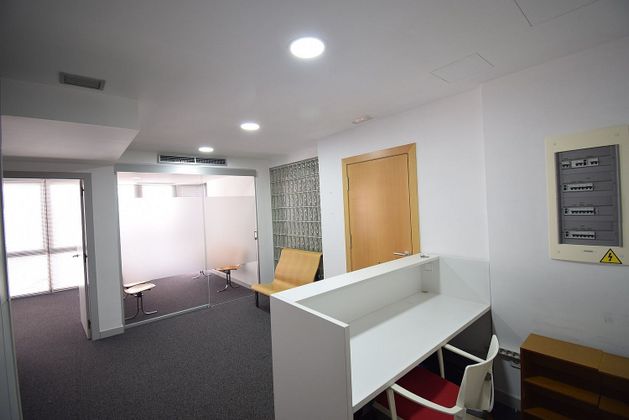 Foto 2 de Oficina en alquiler en Eixample Nord – La Devesa con aire acondicionado