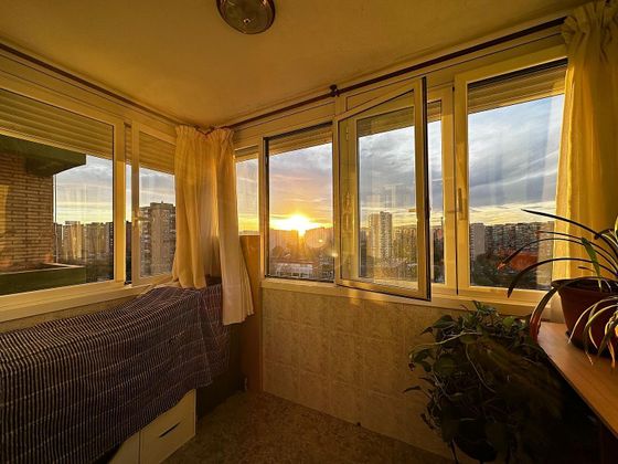 Foto 2 de Piso en venta en El Gornal de 3 habitaciones con terraza y balcón
