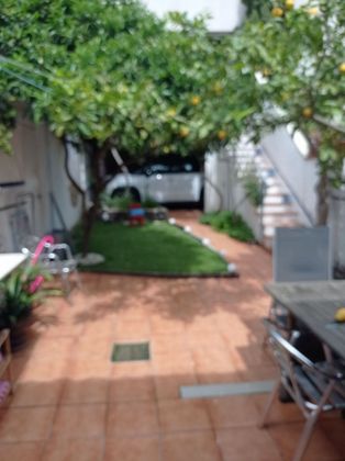 Foto 1 de Venta de casa en Eixample - Sant Oleguer de 5 habitaciones con terraza y jardín