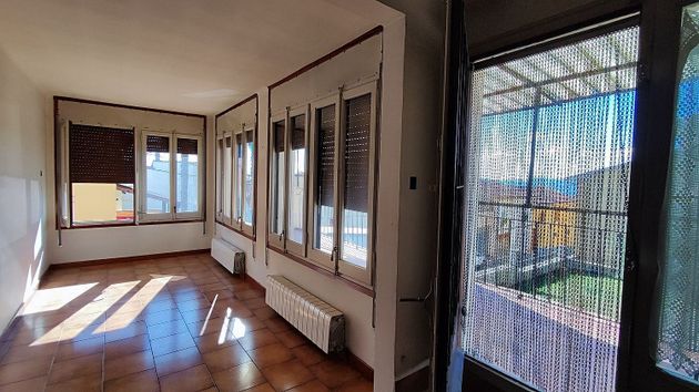 Foto 1 de Casa en venta en Sant Pere de Torelló de 3 habitaciones con terraza y jardín