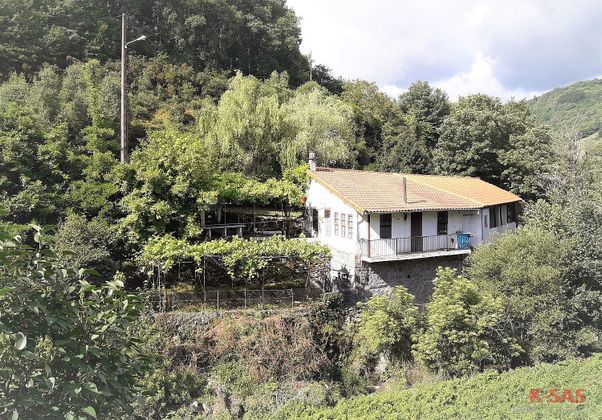 Foto 1 de Casa en venda a calle Lugar Pesqueiras de 4 habitacions amb jardí i balcó