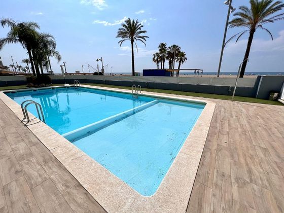 Foto 1 de Pis en venda a plaza Pessebre de 3 habitacions amb terrassa i piscina