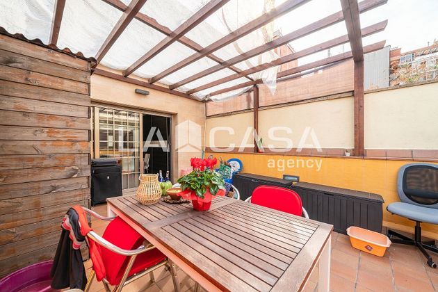 Foto 1 de Casa adossada en venda a La Sagrera de 3 habitacions amb terrassa i garatge