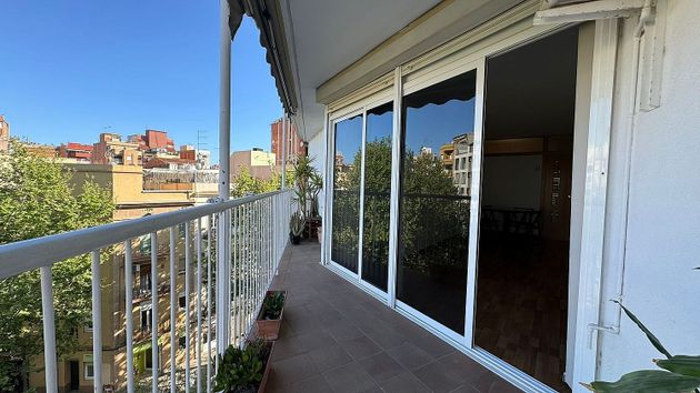 Foto 1 de Pis en venda a El Poblenou de 3 habitacions amb garatge i balcó