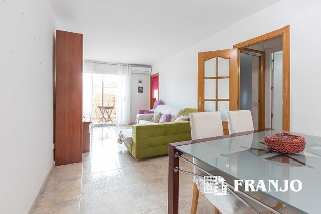 Foto 2 de Piso en venta en Centre - Eixample – Can Llobet – Can Serra de 3 habitaciones con balcón y aire acondicionado