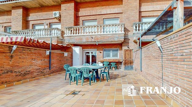 Foto 1 de Casa adossada en venda a Centre - Eixample – Can Llobet – Can Serra de 4 habitacions amb terrassa i balcó