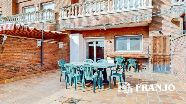 Foto 2 de Casa adossada en venda a Centre - Eixample – Can Llobet – Can Serra de 4 habitacions amb terrassa i balcó