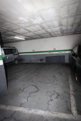 Foto 2 de Garaje en venta en calle D'enric Casanovas de 13 m²
