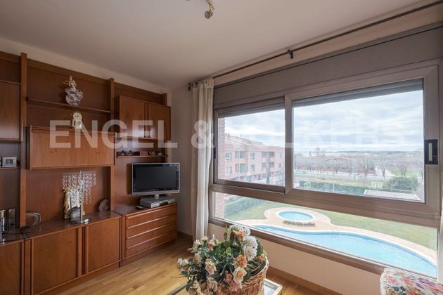 Foto 2 de Venta de piso en Mollerussa de 4 habitaciones con terraza y piscina