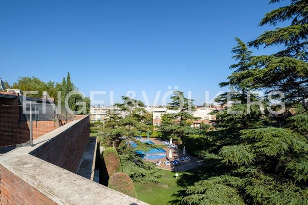 Foto 1 de Casa adossada en venda a Joc de la Bola - Camps d'Esports - Ciutat Jardí - Montcada de 5 habitacions amb terrassa i piscina