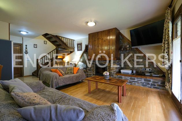 Foto 1 de Casa adosada en venta en Vielha e Mijaran de 4 habitaciones con terraza y garaje