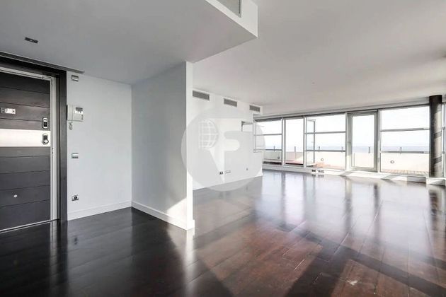 Foto 2 de Venta de ático en El Poblenou de 2 habitaciones con terraza y aire acondicionado