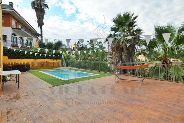 Foto 2 de Venta de chalet en Argentona de 4 habitaciones con piscina y jardín
