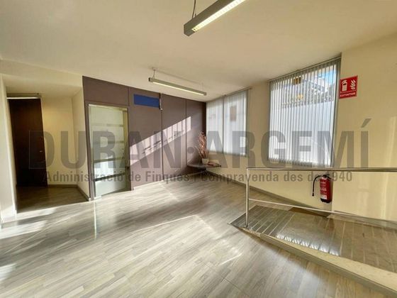 Foto 1 de Oficina en alquiler en Barri del Centre de 120 m²