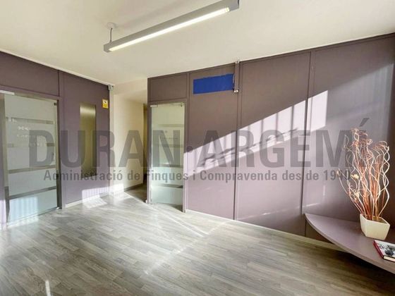 Foto 2 de Oficina en alquiler en Barri del Centre de 120 m²