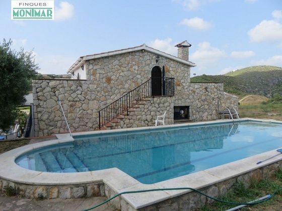 Foto 1 de Casa rural en venta en Canyelles de 4 habitaciones con terraza y piscina