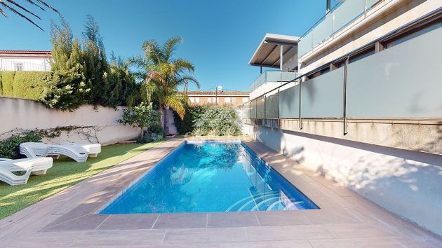 Foto 2 de Xalet en venda a calle Júpiter de 4 habitacions amb terrassa i piscina
