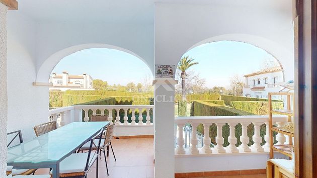 Foto 2 de Casa adossada en venda a calle Del Déu Horus de 3 habitacions amb terrassa i piscina