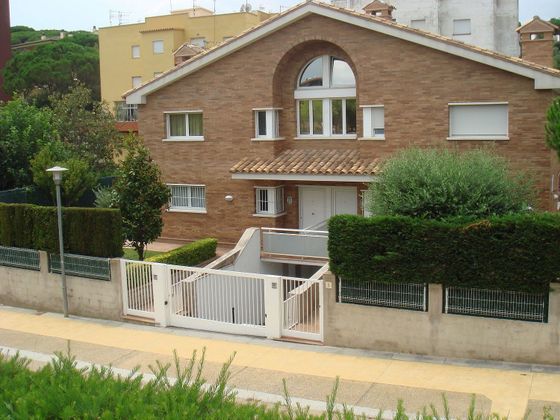 Foto 1 de Venta de casa en Fenals de 8 habitaciones con terraza y jardín