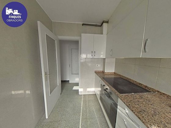 Foto 2 de Venta de piso en Estadi-Horta Vermella-Santa Anna de 4 habitaciones y 90 m²