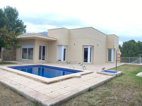 Foto 1 de Chalet en venta en Pratdip de 3 habitaciones con terraza y piscina