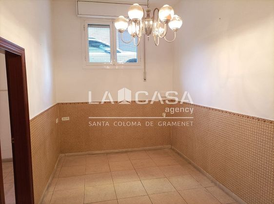 Foto 2 de Pis en venda a Centre - Santa Coloma de Gramanet de 2 habitacions amb ascensor