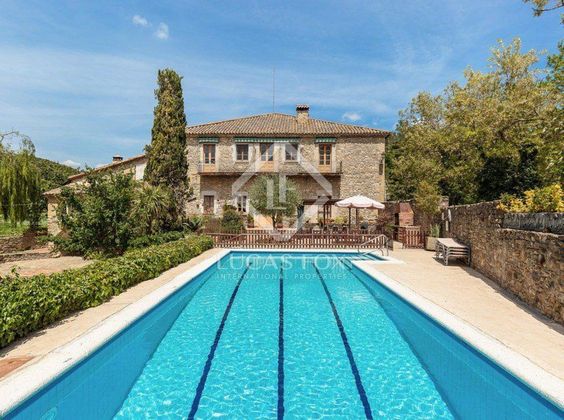 Foto 1 de Casa en venda a Sant Aniol de Finestres de 14 habitacions amb piscina i garatge