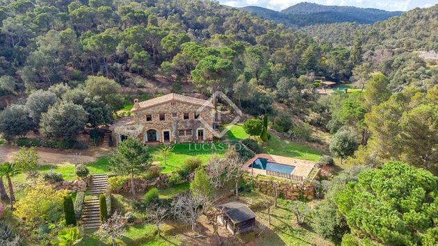 Foto 1 de Casa rural en venda a Mont-Ras de 5 habitacions amb piscina i jardí