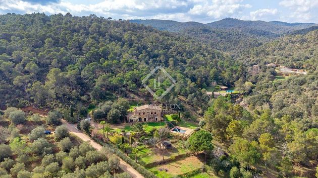 Foto 2 de Casa rural en venda a Mont-Ras de 5 habitacions amb piscina i jardí