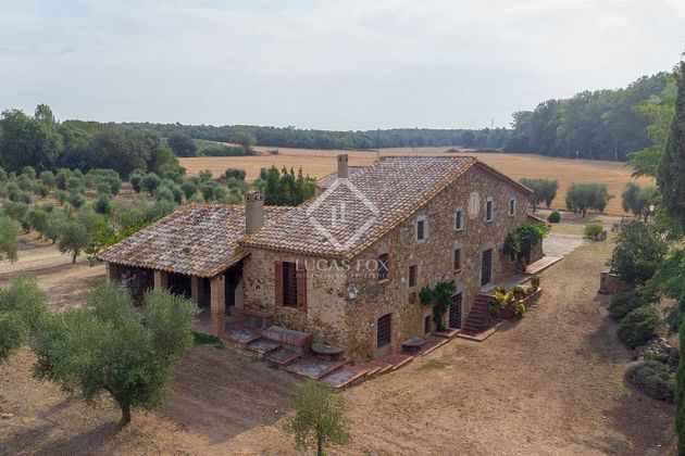 Foto 2 de Casa rural en venta en Llagostera de 6 habitaciones con jardín
