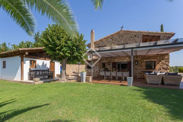 Foto 2 de Casa rural en venda a Bescanó de 7 habitacions amb piscina i garatge
