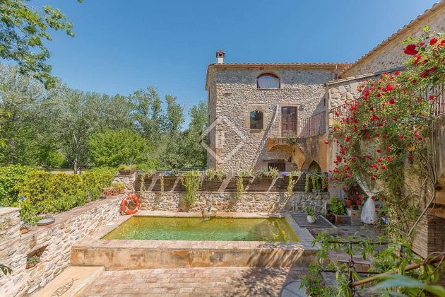 Foto 1 de Casa rural en venda a Esponellà de 8 habitacions amb terrassa i piscina