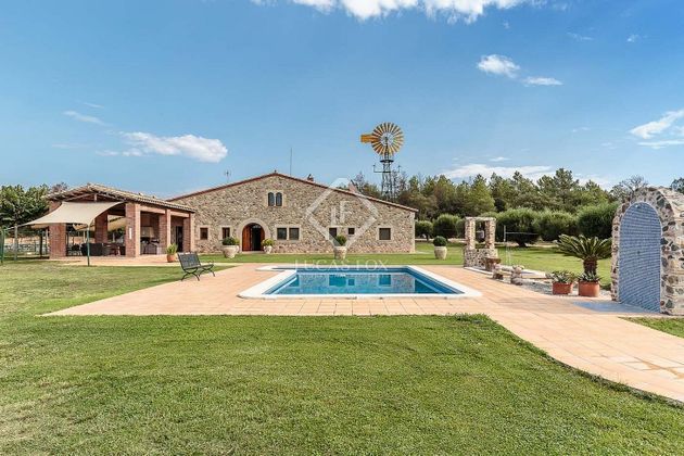 Foto 2 de Casa en venda a Vilobi d´Onyar de 6 habitacions amb terrassa i piscina