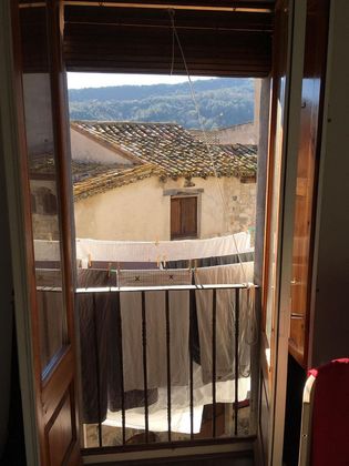 Foto 2 de Pis en venda a Besalú de 2 habitacions amb terrassa i aire acondicionat