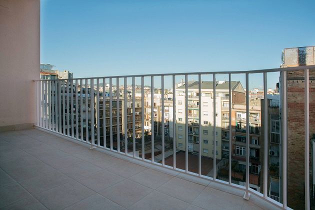 Foto 1 de Pis en venda a calle Del Comte D'urgell de 3 habitacions amb terrassa i balcó