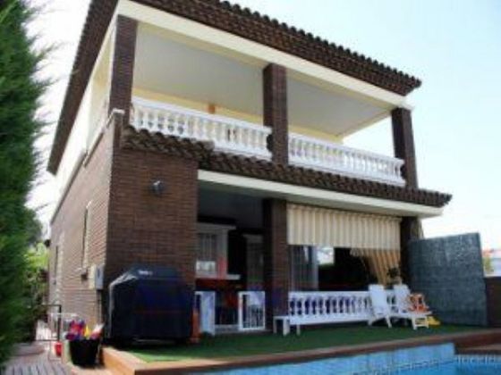 Foto 1 de Venta de chalet en Els Grecs - Mas Oliva de 5 habitaciones con terraza y piscina