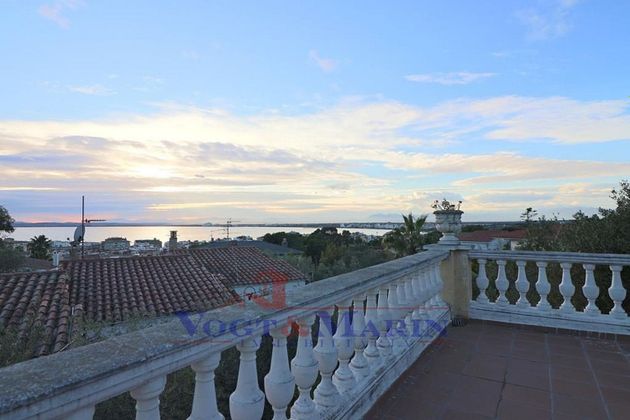 Foto 2 de Venta de chalet en Els Grecs - Mas Oliva de 4 habitaciones con terraza y piscina