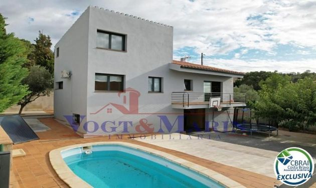 Foto 1 de Venta de chalet en Vilajüiga de 3 habitaciones con terraza y piscina