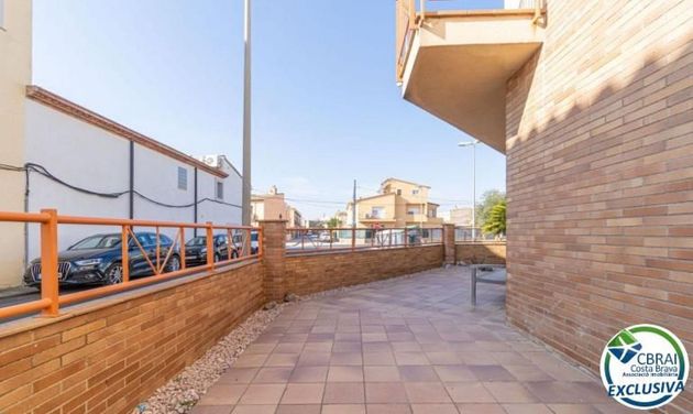 Foto 2 de Venta de casa adosada en Castelló d'Empúries poble de 4 habitaciones con terraza y garaje